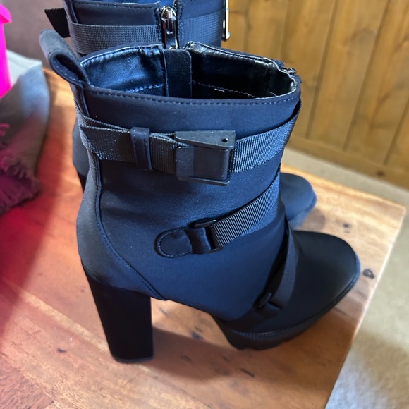 Amazon Black Lace Up Women's Boots - Picture 4 of 7